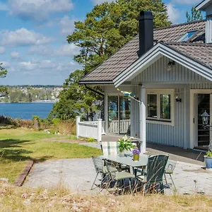Elegant With Stunning Sea View And Garden , Stockholm Sweden